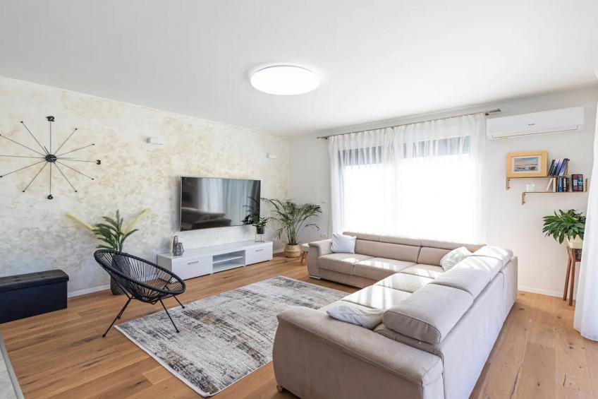 Luxurious Sanctuary Villa Primorski Dolac with Pool - Three Bedroom Villa with Pool - foto 3