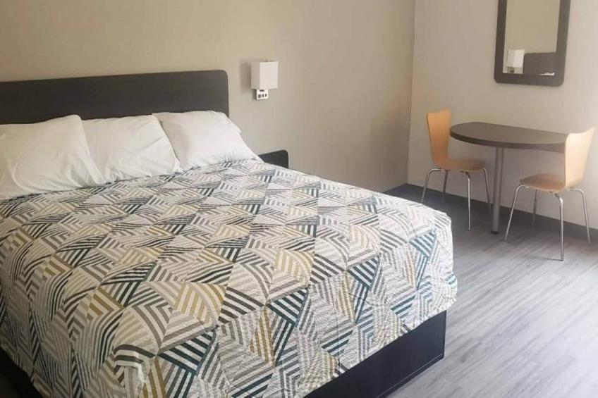 1 Queen Bed  Non-Smoking - foto 5