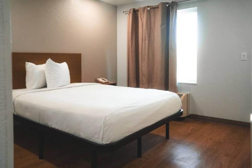 1 Queen Bed  Mobil Access Tub Nsmk Kitchen - foto 7
