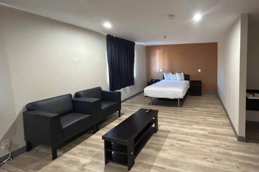 1 Queen Bed  Non-Smoking Kitchen - foto 4