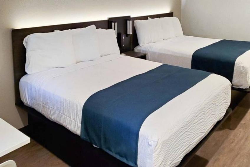 2 Queen Beds  Non-Smoking Mini Fridge - foto 12