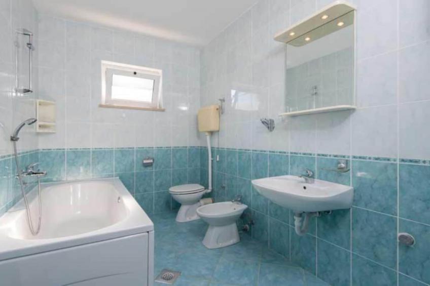 Spacious and Cozy Seafront Apartments - One Bedroom Apartment with Terrace and Sea View - foto 10