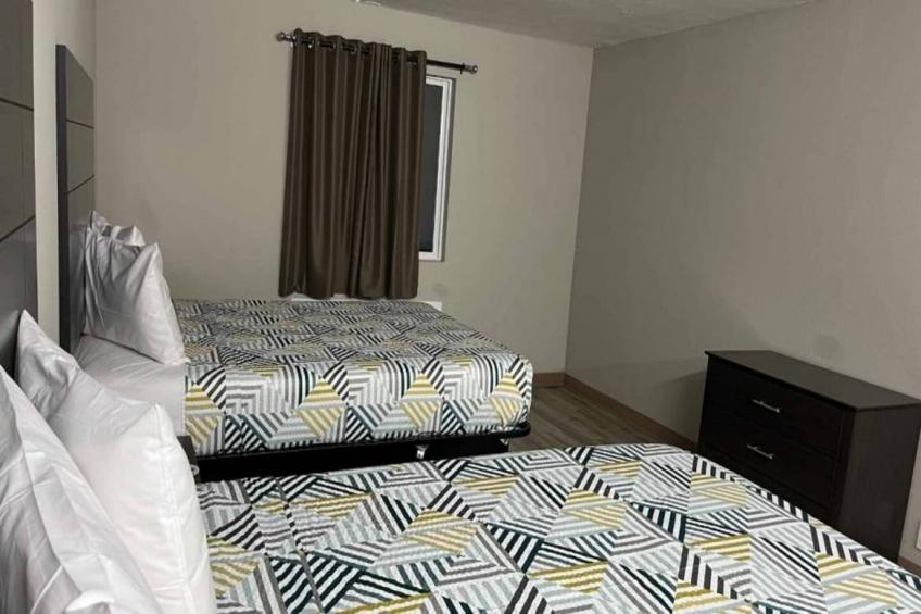 4 Queen Beds  Suite Non-Smoking - foto 21