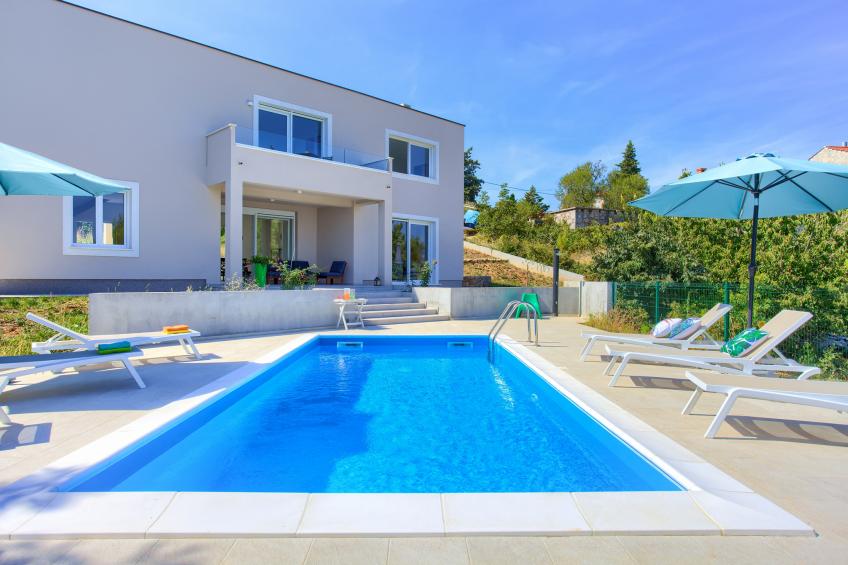 Villa mit einem Schwimmbad in einer ruhigen Gegend in der Nähe der Stadt Krk - BF-KGDXF