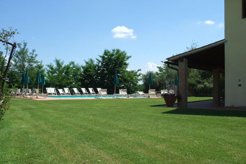 Anwesen mit Terrasse - foto 8