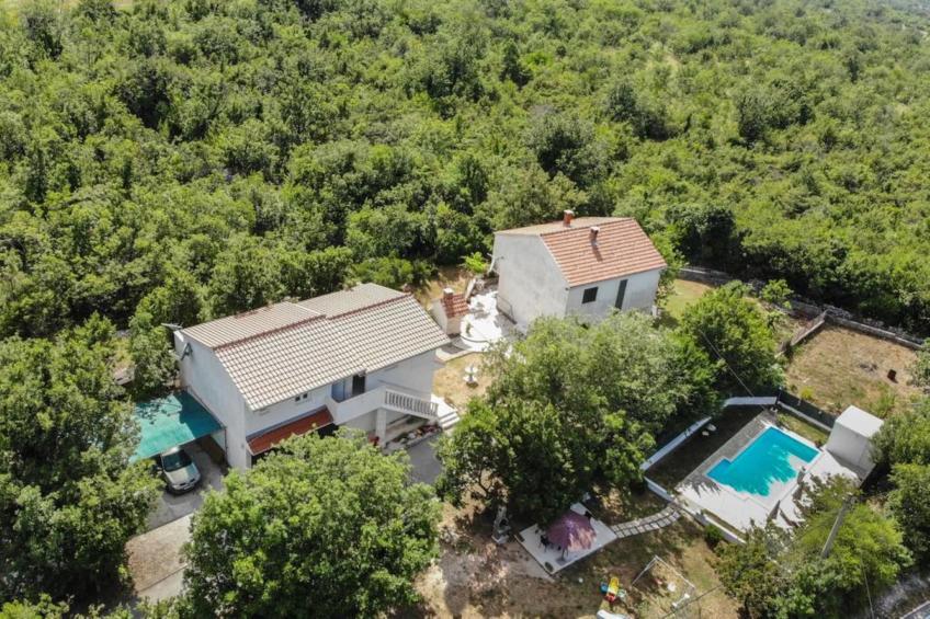 Spacious Prgomet Retreat with Private Pool, Fitness Centre, and Garden - Three Bedroom Villa - foto 28