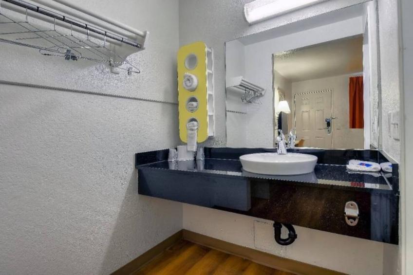 1 FULL BED  ADA/TUB - foto 11