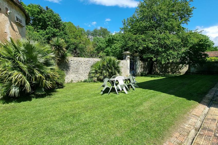 8-Zimmer-Schloss mit Pool und eigenem Park - foto 15