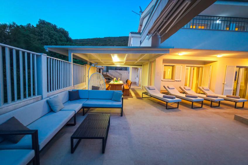 Geräumige, luxuriöse 5-Ferienvilla mit Meerblick, eigenem Pool und großer Terr - foto 9