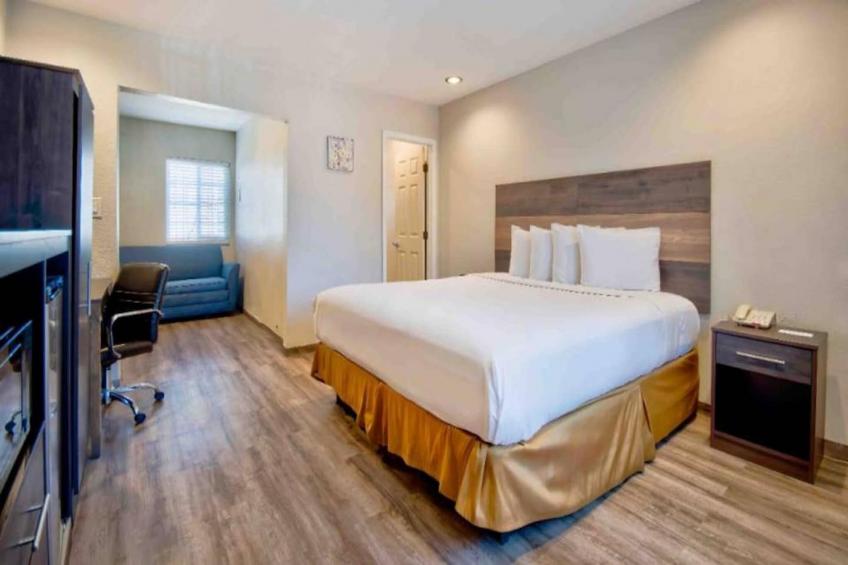 1 King Bed  Non-Smoking Micfridge - foto 13