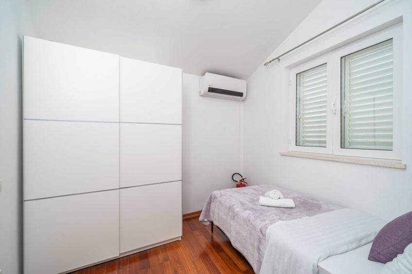 Apartments Isabora - Comfort Three-Bedroom Apartment with Balcony and Sea View (Second Floor) - foto 17