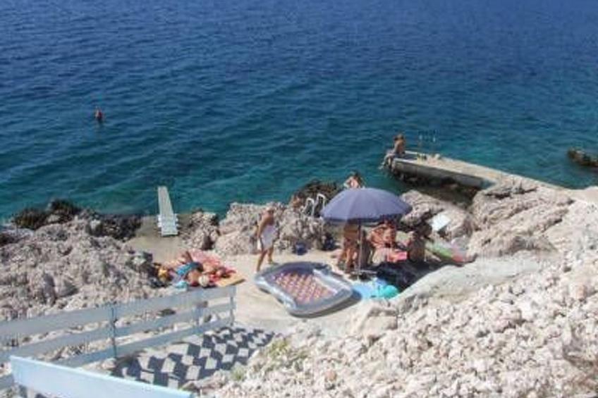 Kleines Steinhaus mit Blick auf das Wasser - foto 40
