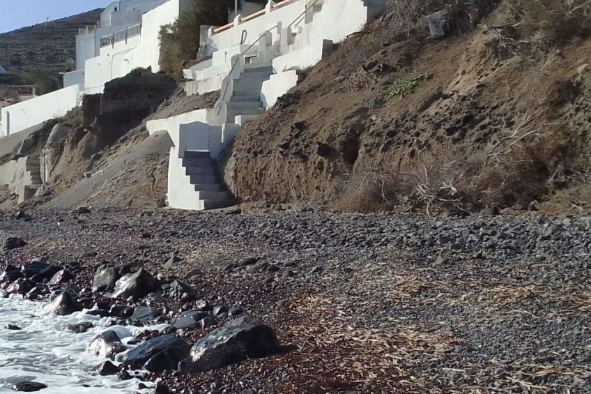 Charmantes Ferienhaus in Ia mit Privater Terrasse