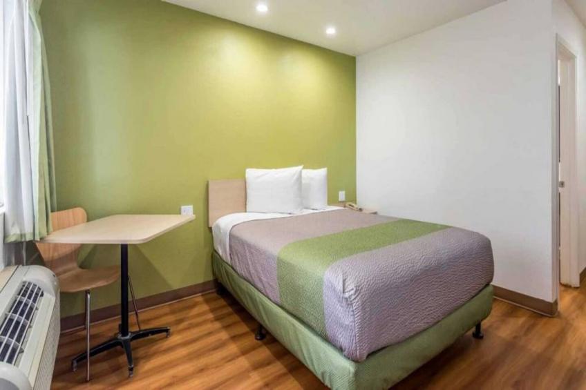 1 QUEEN BED  NON-SMOKING - foto 6