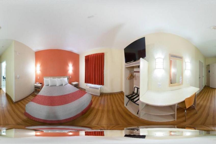 1 King Bed  Mobility Accessible RI Shower Nsmk - foto 31
