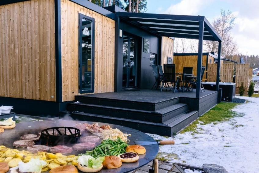 in Wackersdorf mit Whirlpool, Terrasse und Grill