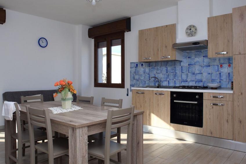 Anwesen mit Balkon - foto 8