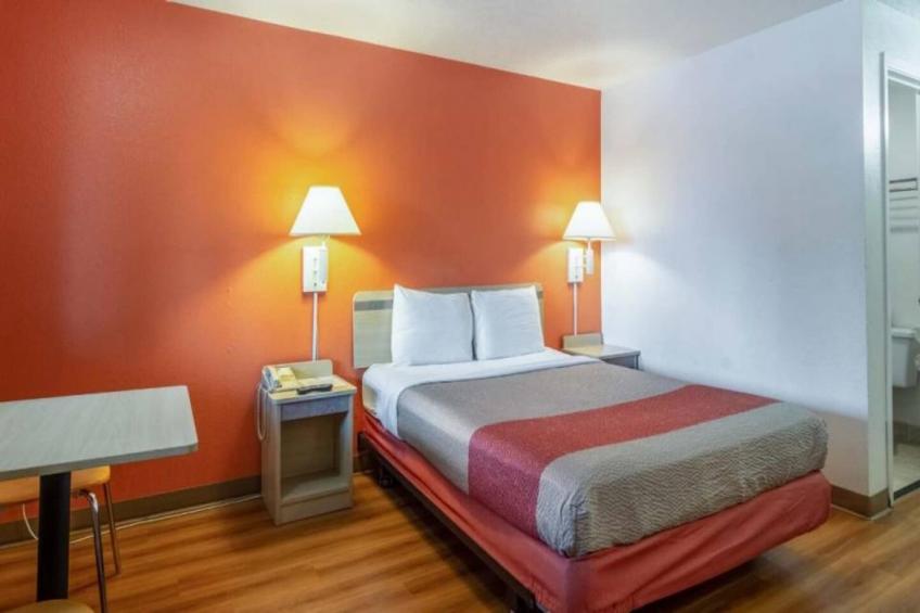 1 Queen Bed  Non-Smoking - foto 4