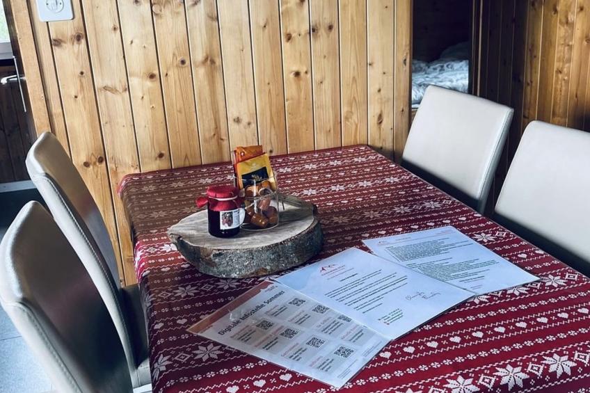 Chalet Wiesehöckli (CharmingStay). 3 Zimmerwohnung Bad/Dusche/Balkon/Aussen-Whi - foto 5
