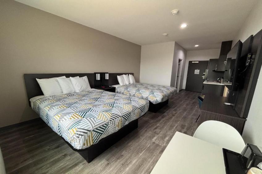 2 Queen Beds  Non-Smoking Kitchen - foto 3