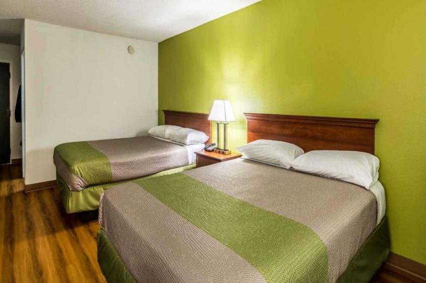 2 Queen Beds  Non-Smoking Micfridge - foto 11