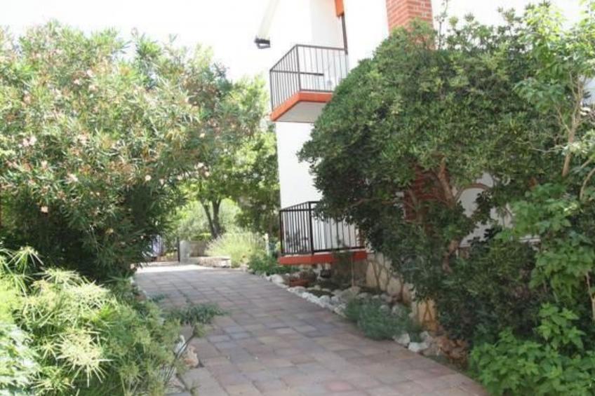 Tihana mit mediterranem Garten - foto 6
