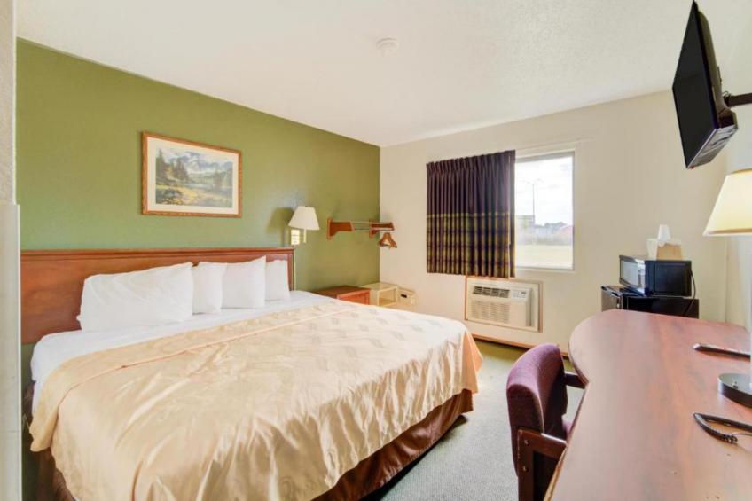 Queen Bed Accessible Non-Smoking - foto 8