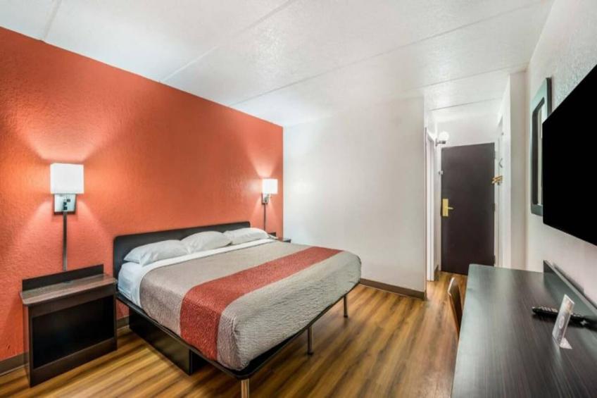 1 King Bed  Non-Smoking - foto 8
