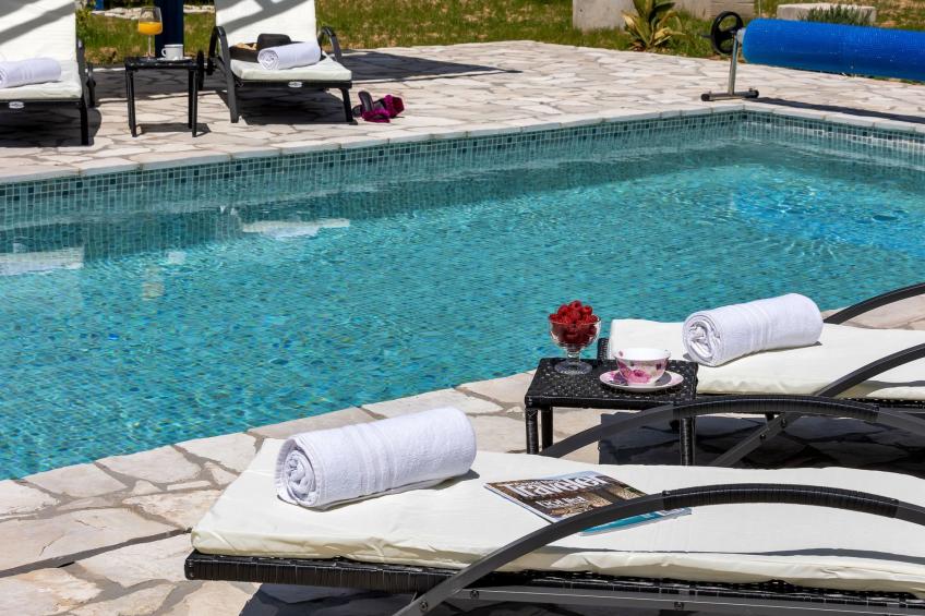 Modernes Ferienhaus in Zaostrog mit Beheiztem Pool