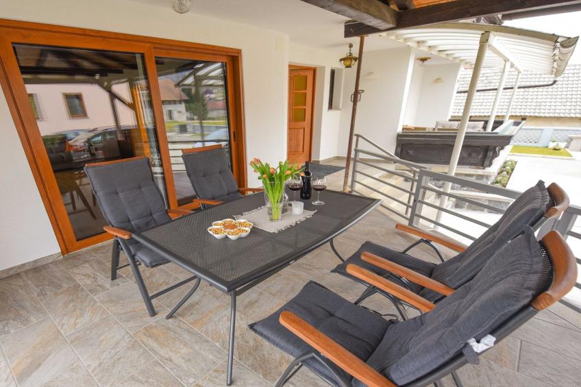 Cozy Luxe Holiday Home with Natural Thermal Bath - Seven Bedroom Holiday Home - foto 7