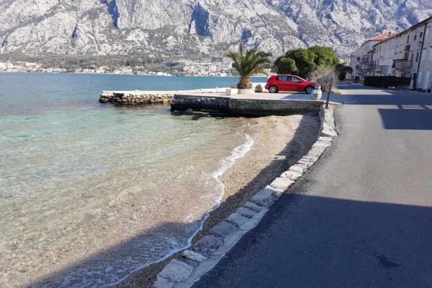 Charming Kotor Bay Retreat Just Steps from the Beach - Two Bedroom Apartment With Sea View - foto 17