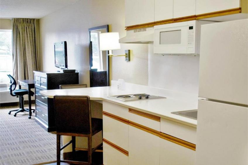 1 Queen Bed  Non-Smoking Kitchen - foto 5