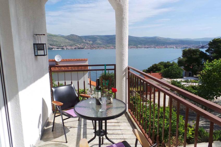 Holiday apartment with sea view only 100 m from the beach - BF-97N8