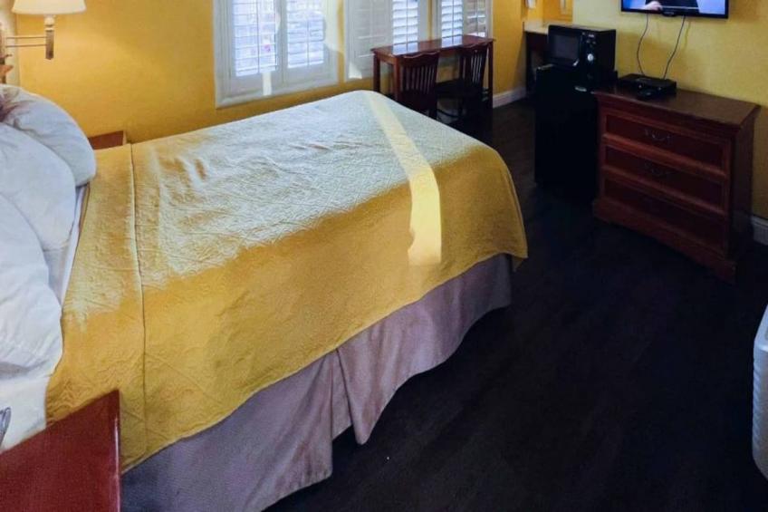 1 King Bed  Non-Smoking - foto 2