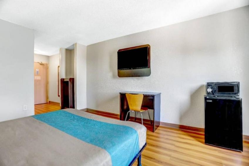 1 Queen Bed  Non-Smoking - foto 17
