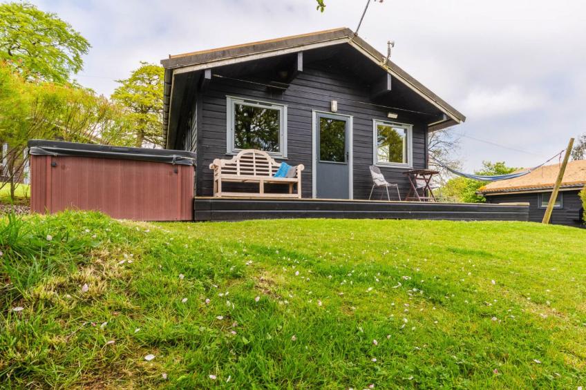 Oak Hot Tub Lodge