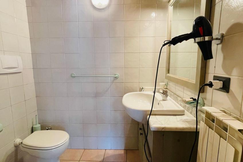 Zwei-Zimmer-Wohnung im Dachgeschoss 5 p. l. Villa Frejus - foto 7