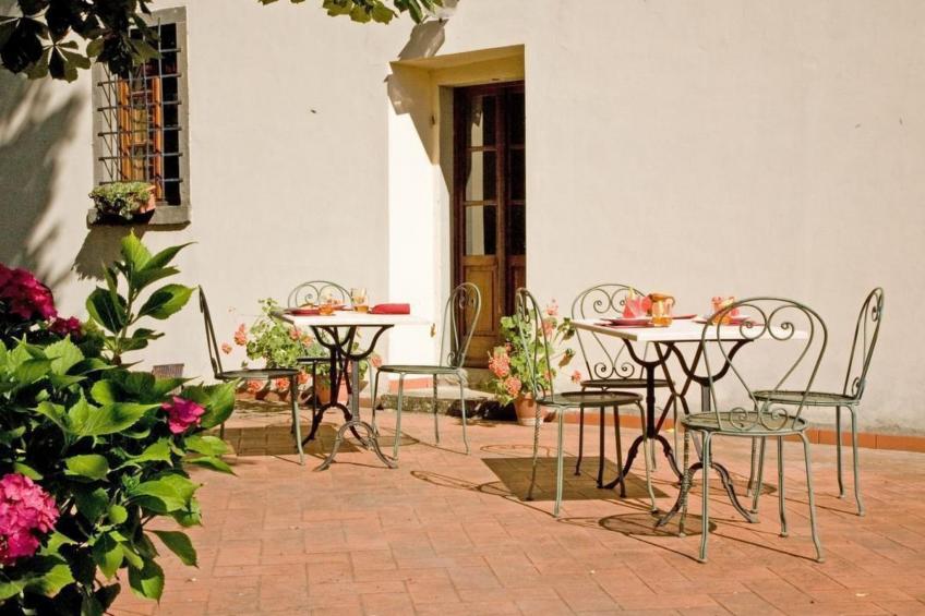 Wohnung in einer alten Villa mit Schwimmbad