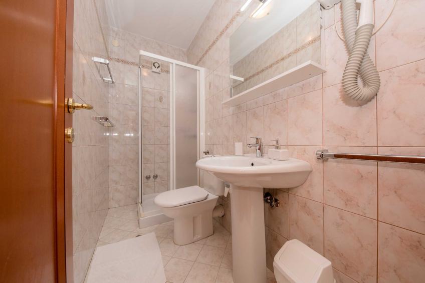 Guest House Villa Anggela - Comfort Triple room with Balcony and Sea View (Br4) - foto 2