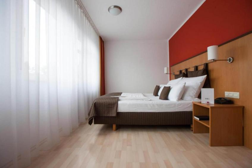 Stuttgart Großbettlingen Hotel by Belvilla Triple Room - foto 2