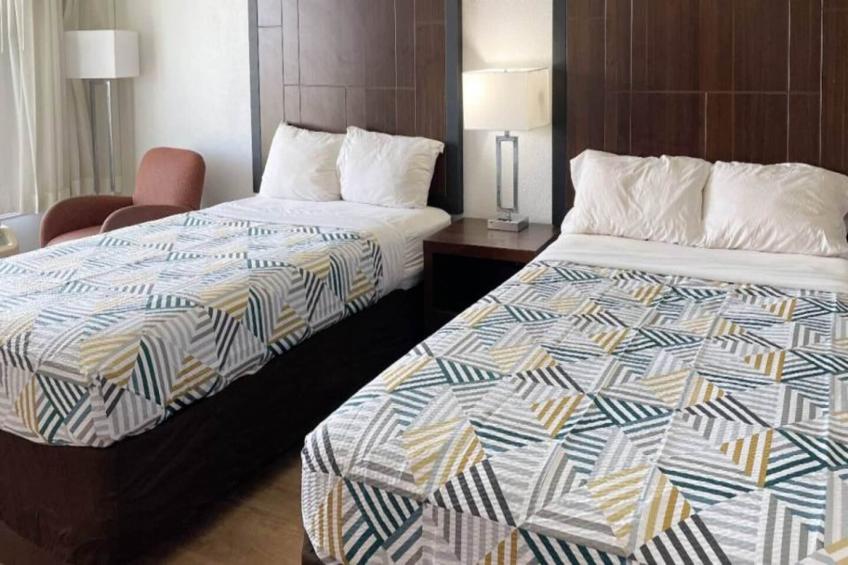 2 Full Beds  Smoking - foto 10