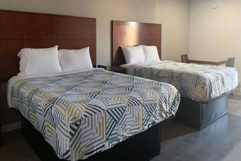2 Queen Beds  Non-Smoking Micfridge - foto 3