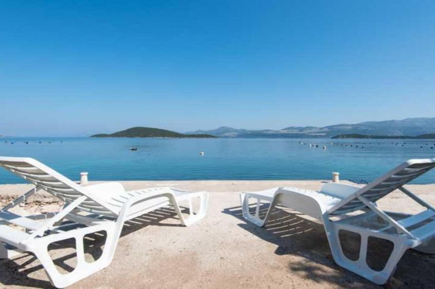 Spacious and Cozy Seafront Apartments - One Bedroom Apartment with Terrace and Sea View - foto 20