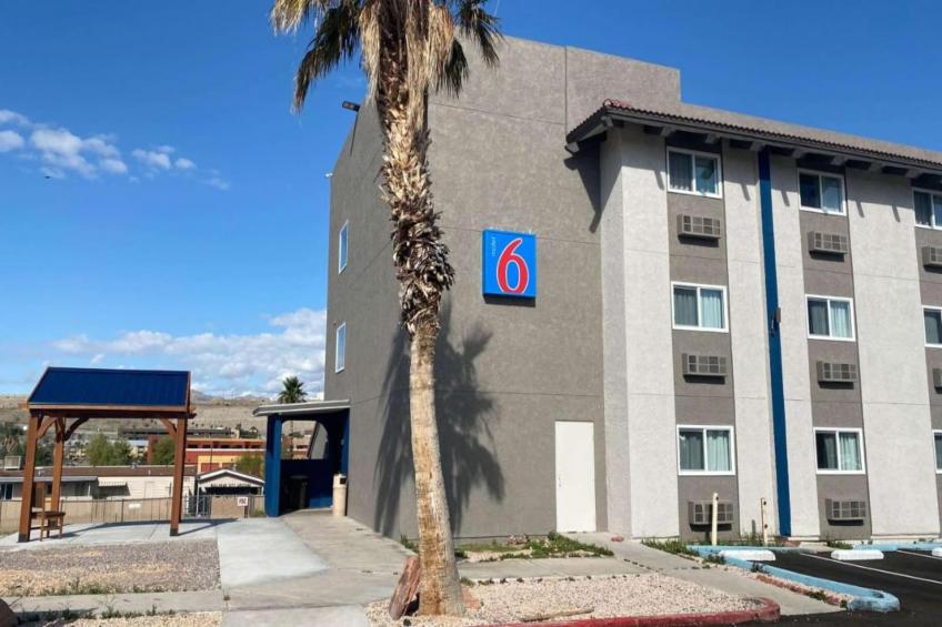 1 King Bed  Mob Acc RI Shwr Nsmk Micfridg - foto 9