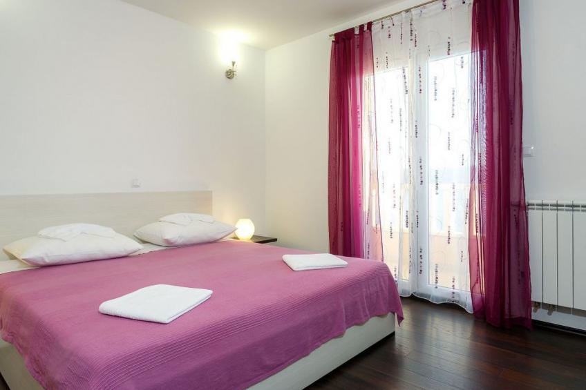 Wohnung in Dugi Rat mit Großer Terrasse - foto 6