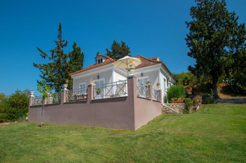 Anwesen mit Garten, Grill und Terrasse