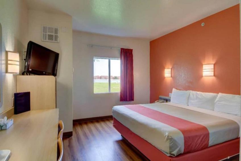 1 King Bed  Non-Smoking - foto 9