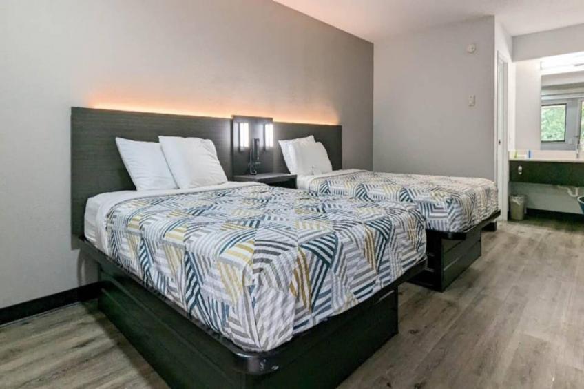 2 Queen Beds  Non-Smoking Micfridge - foto 7