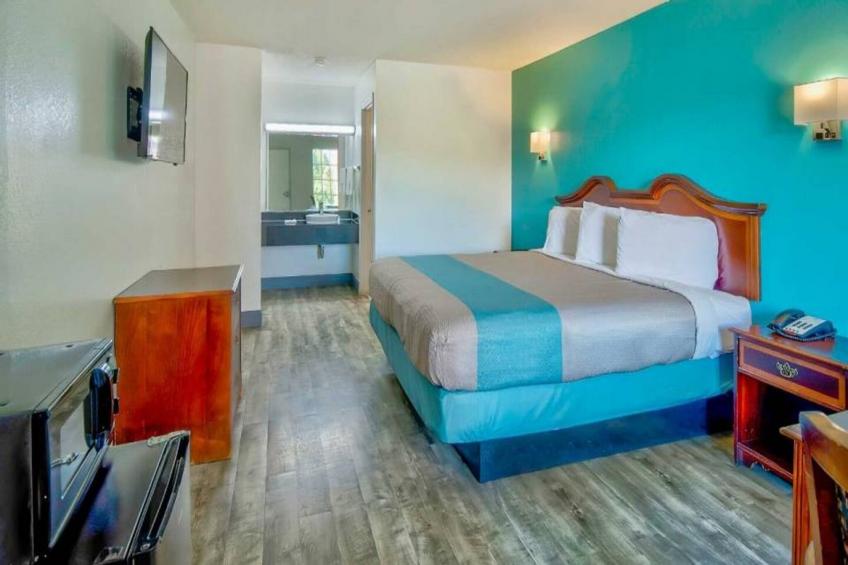 1 King Bed  Non-Smoking Micfridge - foto 17