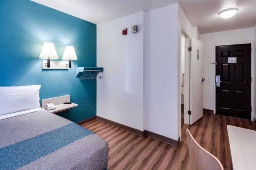 1 Queen Bed  Smoking - foto 6